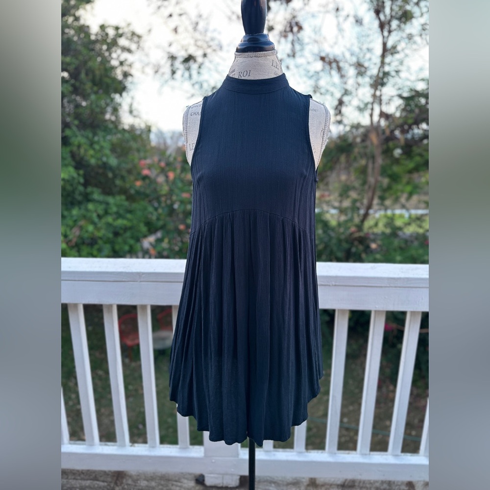 La Hearts (PACSUN brand) Black Textured Fabric Sleeveless Dress